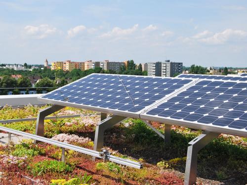 La cubierta ecológica en combinación con energía solar