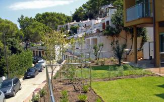 Cubiertas sobre garajes en Sa Tuna-Begur: Sistema ZinCo "Cubierta jardín" Cubiertas sobre garajes