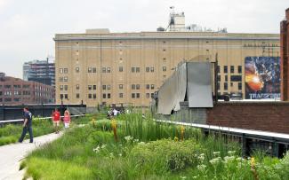 Personas en el High Line Park